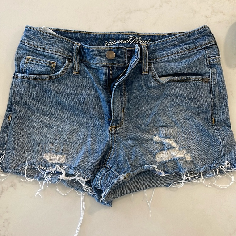Women’s Universal Threads Distressed Jean Shorts Size 4 or 27